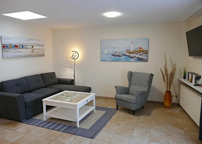 Lindenstra_e Appartamento *